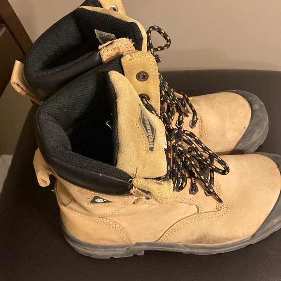 Steel toe work boots size 7 tan colour brand is workload safety boots - Picture 6 of 6